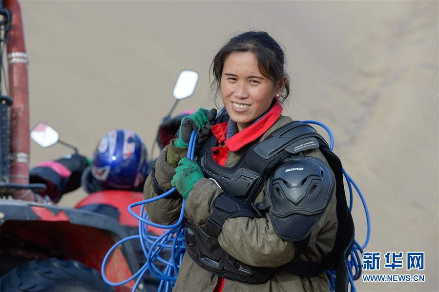 （新春走基層&middot;圖文互動）（8）寒冬里，&ldquo;沙漠玫瑰&rdquo;猶自綻放