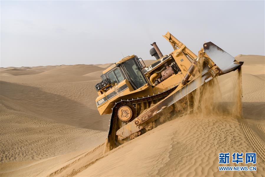 （新春走基層&middot;圖文互動）（3）特寫：與車為伴，獨行沙海