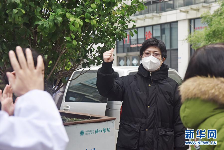 （新華全媒頭條&middot;圖文互動(dòng)）（2）戰(zhàn)紅區(qū)！&mdash;&mdash;發(fā)生在武漢抗疫隔離病房?jī)?nèi)的故事