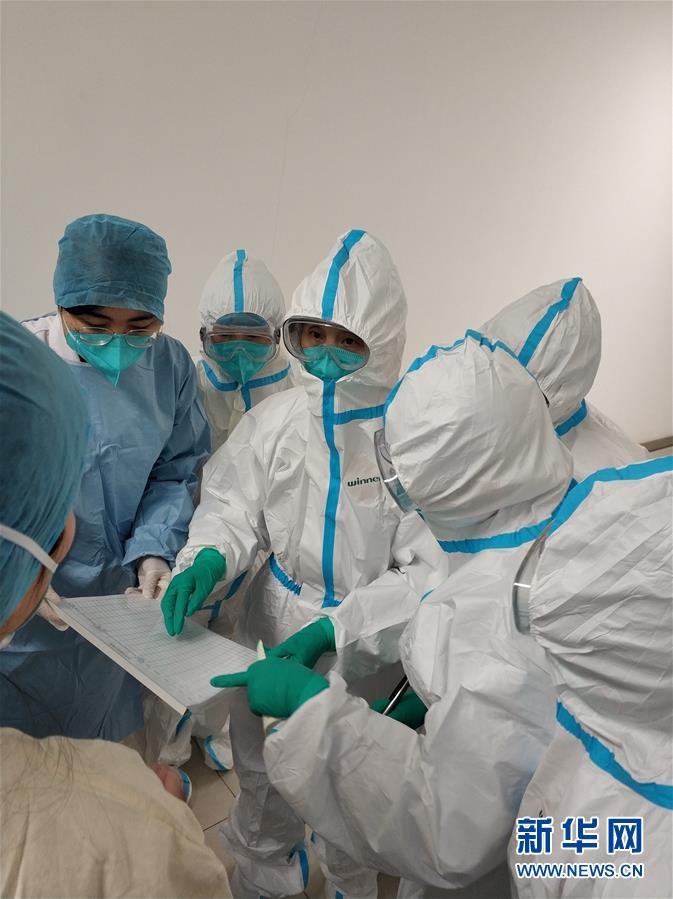 （新華全媒頭條&middot;圖文互動(dòng)）（4）戰(zhàn)紅區(qū)！&mdash;&mdash;發(fā)生在武漢抗疫隔離病房?jī)?nèi)的故事