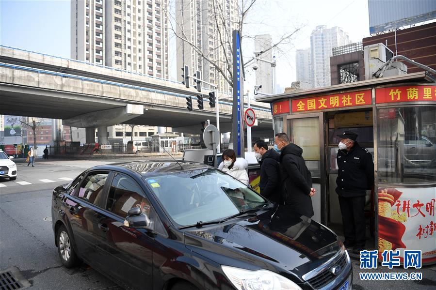 （在習近平新時代中國特色社會主義思想指引下&mdash;&mdash;新時代新作為新篇章&middot;習近平總書記關切事&middot;圖文互動）（2）當億萬只手緊握在一起&hellip;&hellip;&mdash;&mdash;戰(zhàn)&ldquo;疫&rdquo;一線感受中國力量