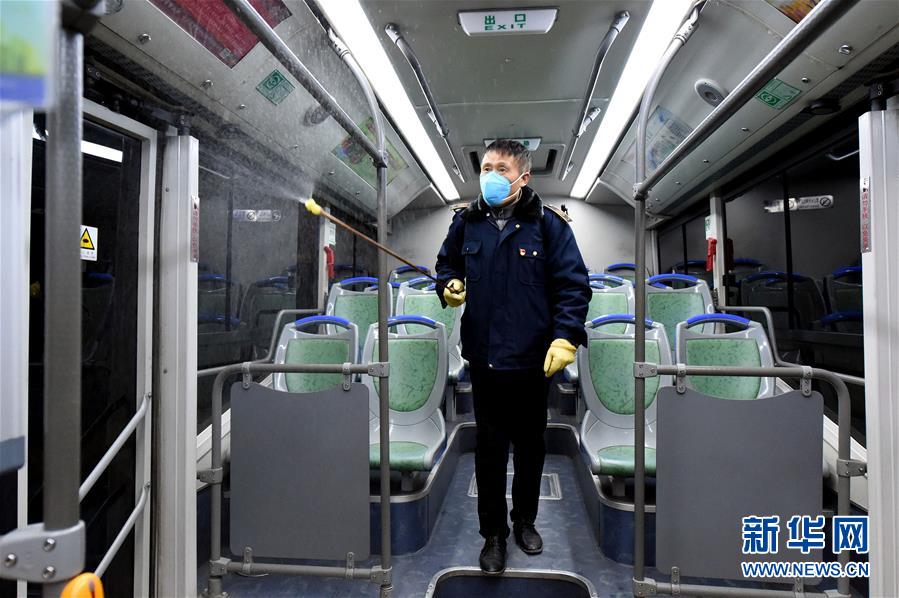 （在習近平新時代中國特色社會主義思想指引下&mdash;&mdash;新時代新作為新篇章&middot;習近平總書記關(guān)切事&middot;圖文互動）（5）當億萬只手緊握在一起&hellip;&hellip;&mdash;&mdash;戰(zhàn)&ldquo;疫&rdquo;一線感受中國力量