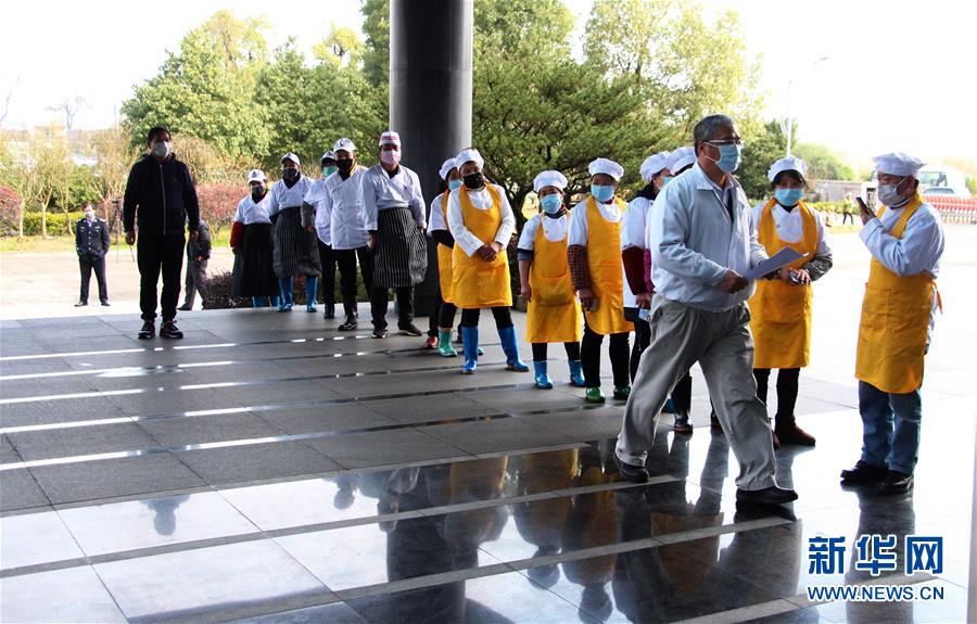 （來(lái)自經(jīng)濟(jì)前沿的故事&middot;企業(yè)復(fù)工復(fù)產(chǎn)&middot;圖文互動(dòng)）（2）看1500多名工人是如何復(fù)工的？&mdash;&mdash;湖南郴州一家企業(yè)復(fù)工目擊記 