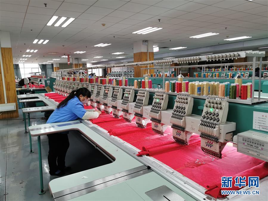 （來(lái)自經(jīng)濟(jì)前沿的故事&middot;企業(yè)復(fù)工復(fù)產(chǎn)&middot;圖文互動(dòng)）（6）&ldquo;開(kāi)門(mén)紅包&rdquo;變&ldquo;消毒迎門(mén)&rdquo;&mdash;&mdash;長(zhǎng)沙高新區(qū)一家企業(yè)復(fù)工的&ldquo;拼勁&rdquo;