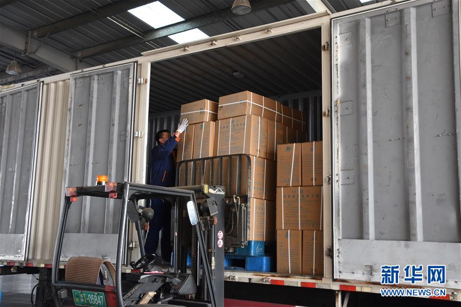 （圖文互動(dòng)）（1）爭(zhēng)分奪秒，為了那千公里之外的馳援&mdash;&mdash;急需防疫物資天津復(fù)工復(fù)產(chǎn)一線見聞