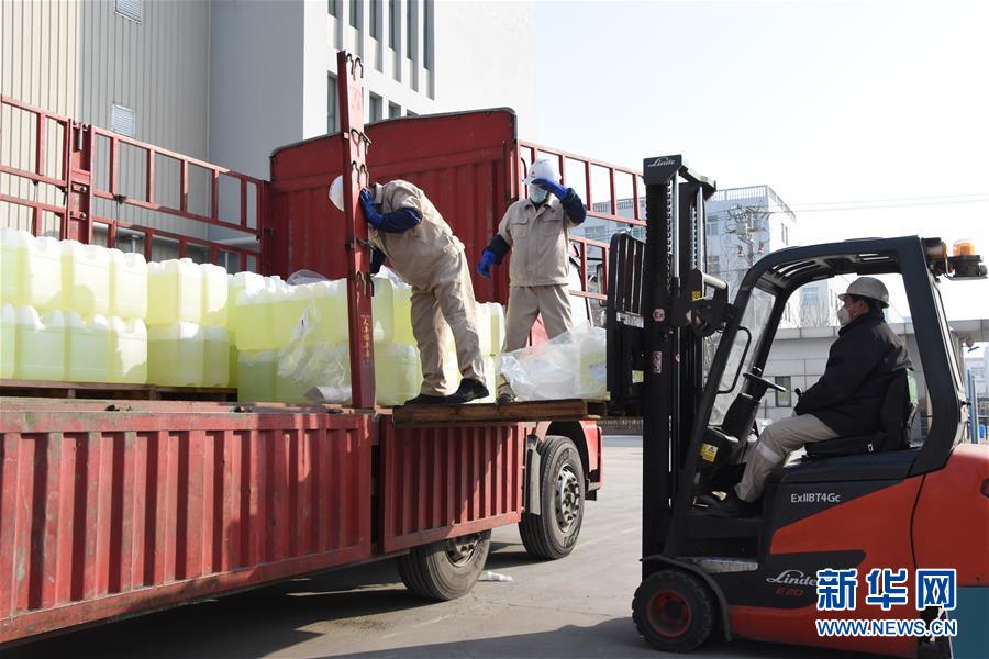 （圖文互動(dòng)）（2）爭(zhēng)分奪秒，為了那千公里之外的馳援&mdash;&mdash;急需防疫物資天津復(fù)工復(fù)產(chǎn)一線見聞