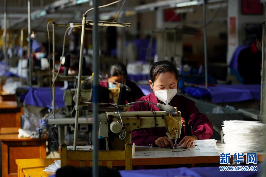 （圖文互動(dòng)）（3）為防控疫情添磚加瓦&mdash;&mdash;山西企業(yè)&ldquo;跨界&rdquo;生產(chǎn)防疫物資見(jiàn)聞