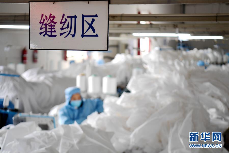 （聚焦疫情防控&middot;圖文互動）（2）我們能多產(chǎn)一件，前方就少一份風險&mdash;&mdash;醫(yī)用防護服&ldquo;河北制造&rdquo;緊急&ldquo;起飛&rdquo;記