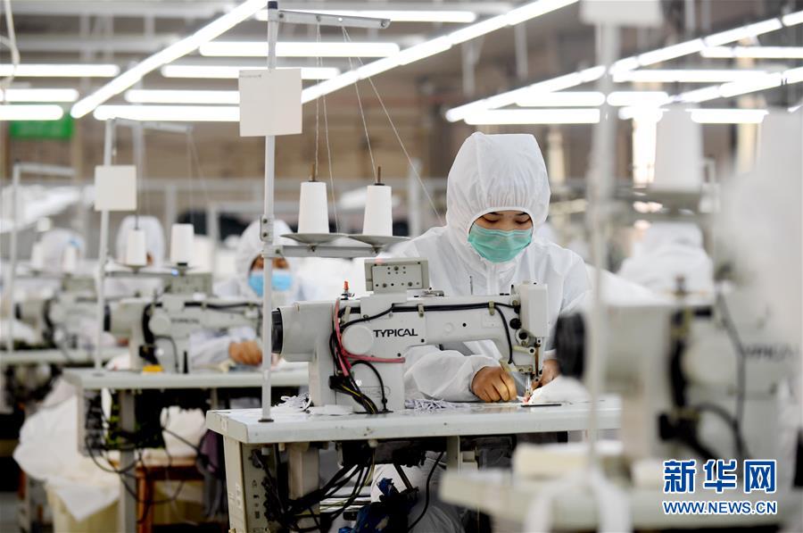 （聚焦疫情防控&middot;圖文互動）（3）我們能多產(chǎn)一件，前方就少一份風險&mdash;&mdash;醫(yī)用防護服&ldquo;河北制造&rdquo;緊急&ldquo;起飛&rdquo;記