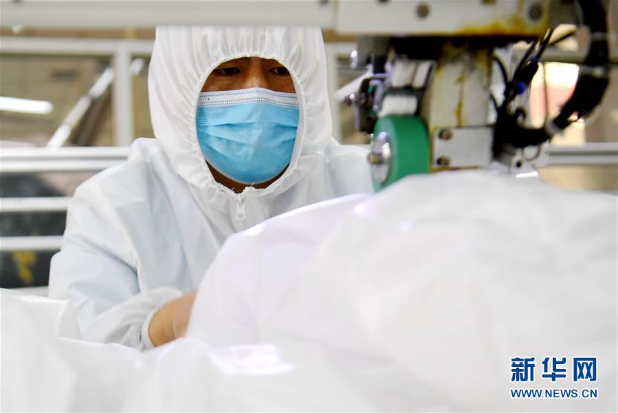 （聚焦疫情防控&middot;圖文互動）（7）我們能多產(chǎn)一件，前方就少一份風險&mdash;&mdash;醫(yī)用防護服&ldquo;河北制造&rdquo;緊急&ldquo;起飛&rdquo;記