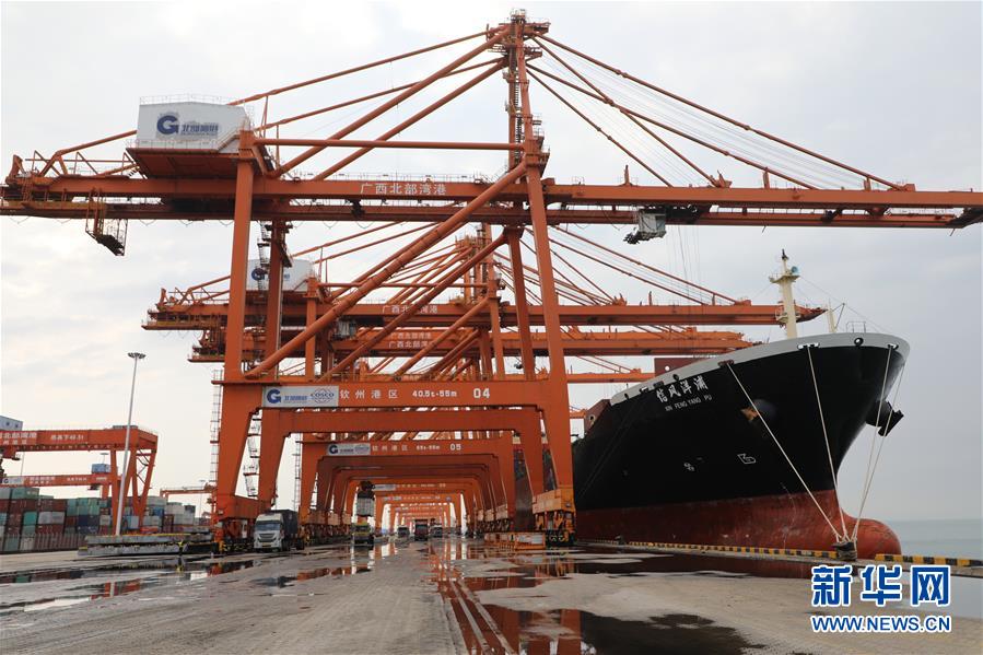 （圖文互動）（3）抓好防疫保暢，還管司機(jī)吃飯&mdash;&mdash;廣西欽州保稅港區(qū)服務(wù)企業(yè)復(fù)工見聞