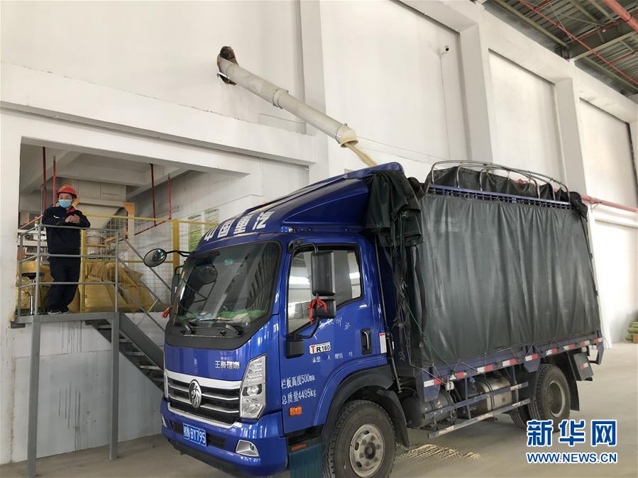 （圖文互動）（5）抓好防疫保暢，還管司機(jī)吃飯&mdash;&mdash;廣西欽州保稅港區(qū)服務(wù)企業(yè)復(fù)工見聞