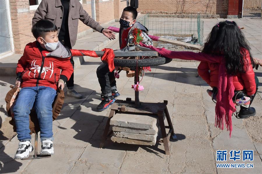 （圖文互動）&ldquo;宅&rdquo;出新境界！內(nèi)蒙古一農(nóng)民在家里造出游樂場