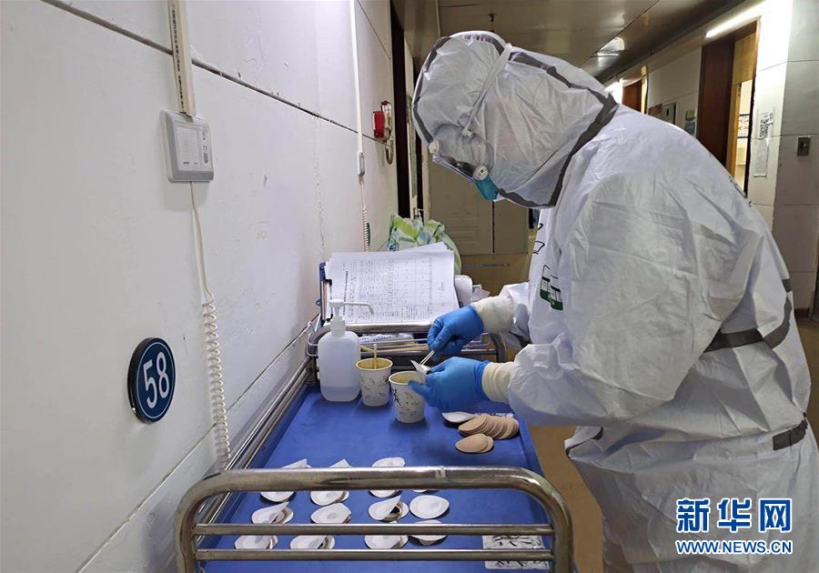 （聚焦疫情防控&middot;圖文互動(dòng)）（10）參與救治新冠肺炎確診病例超八成&mdash;&mdash;中醫(yī)藥在抗擊疫情中貢獻(xiàn)力量