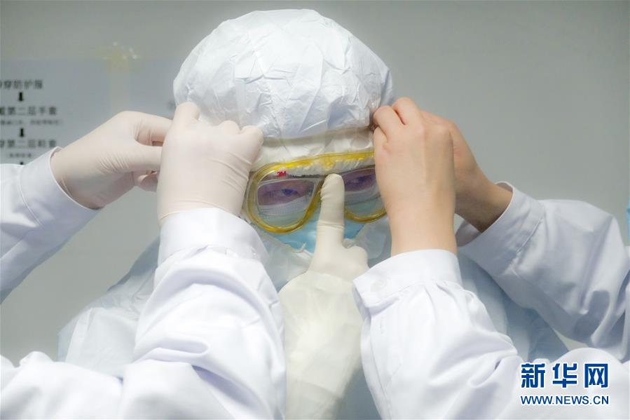 （新華全媒頭條&middot;圖文互動(dòng)）（3）&ldquo;與國(guó)家同舟，與人民共濟(jì)&rdquo;&mdash;&mdash;新冠肺炎重癥救治同濟(jì)醫(yī)院戰(zhàn)&ldquo;疫&rdquo;直擊