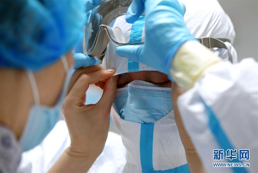 （新華全媒頭條&middot;圖文互動(dòng)）（10）&ldquo;與國(guó)家同舟，與人民共濟(jì)&rdquo;&mdash;&mdash;新冠肺炎重癥救治同濟(jì)醫(yī)院戰(zhàn)&ldquo;疫&rdquo;直擊