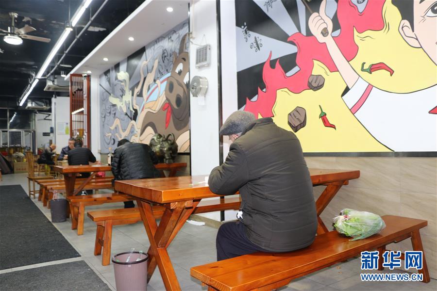 （圖文互動(dòng)）（5）吃粉擼串，商圈&ldquo;打卡&rdquo;，動(dòng)車出廠&mdash;&mdash;湖南&ldquo;標(biāo)簽&rdquo;復(fù)蘇記