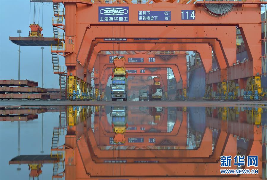 （新華全媒頭條&middot;圖文互動）（14）磨難壓不垮 奮起正當時&mdash;&mdash;習近平總書記在統(tǒng)籌推進新冠肺炎疫情防控和經(jīng)濟社會發(fā)展工作部署會議上的重要講話振奮人心凝聚力量