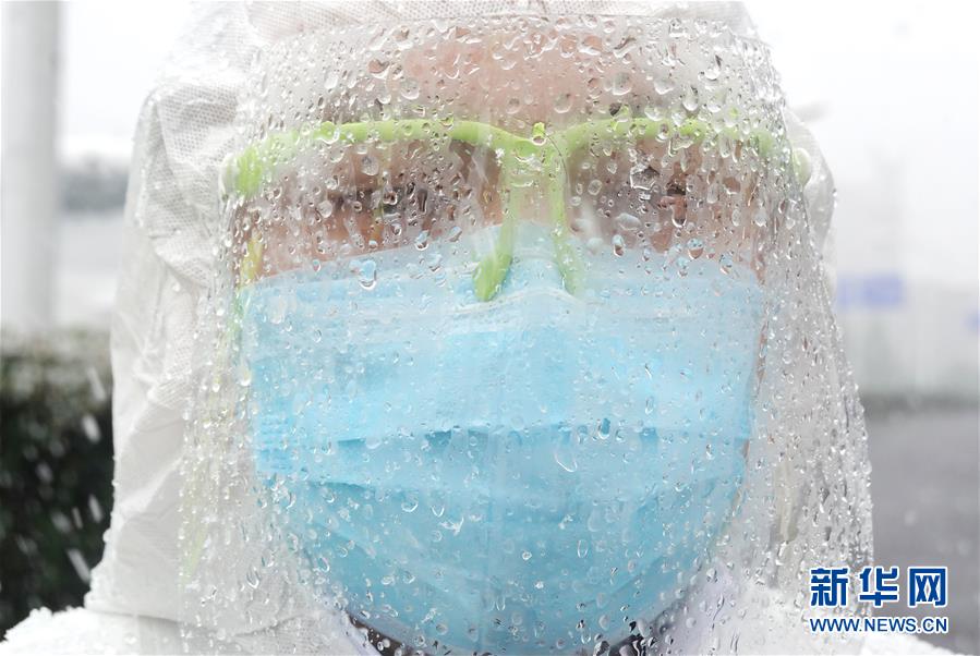 （新華全媒頭條&middot;圖文互動）（6）滄海橫流 英雄本色&mdash;&mdash;致敬抗疫一線的勇士們