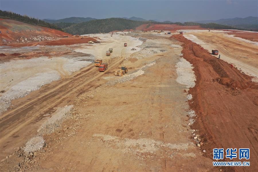 （圖文互動）（1）防疫復(fù)工齊抓 力促早日通航&mdash;&mdash;湖南郴州北湖機場建設(shè)復(fù)工側(cè)記