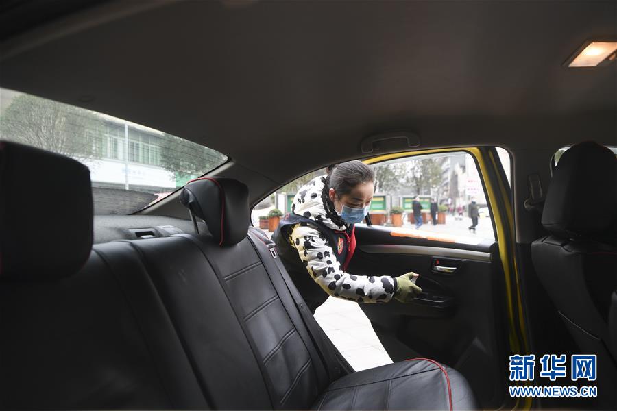 （聚焦疫情防控&middot;圖文互動(dòng)）（3）&ldquo;讓醫(yī)務(wù)人員無(wú)后顧之憂！&rdquo;&mdash;&mdash;重慶志愿者&ldquo;守護(hù)&rdquo;千余名一線醫(yī)護(hù)人員家屬見(jiàn)聞