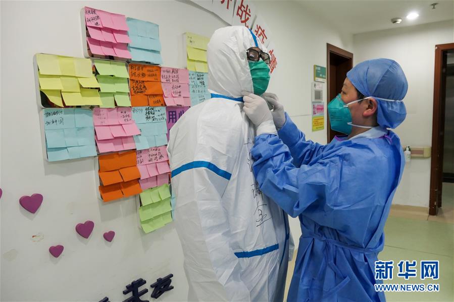 （一線抗疫群英譜&middot;圖文互動）院感防控者戴愛蘭：為一線醫(yī)務人員綁好&ldquo;安全繩&rdquo;