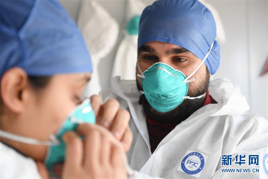 （新華全媒頭條&middot;圖文互動(dòng)）（16）聽(tīng)，人類命運(yùn)共同體的大合唱&mdash;&mdash;中國(guó)同國(guó)際社會(huì)攜手抗擊新冠肺炎疫情述評(píng)