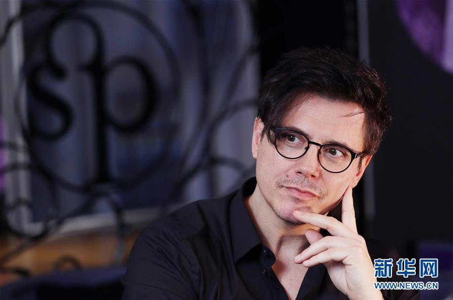 （國(guó)際&middot;圖文互動(dòng)）（3）通訊：手牽手，我們共同驅(qū)散陰霾&mdash;&mdash;法國(guó)音樂人創(chuàng)作抗疫歌曲背后的故事