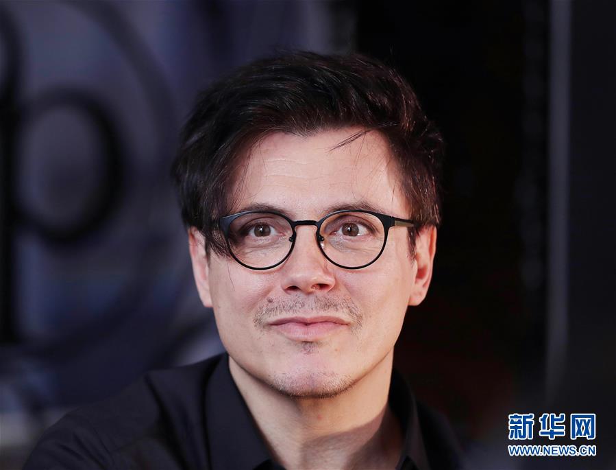 （國(guó)際&middot;圖文互動(dòng)）（6）通訊：手牽手，我們共同驅(qū)散陰霾&mdash;&mdash;法國(guó)音樂人創(chuàng)作抗疫歌曲背后的故事