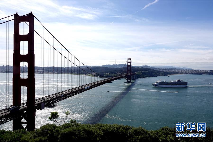 (國際)(1)“至尊公主”號郵輪抵達(dá)舊金山灣區(qū)開始乘客轉(zhuǎn)運(yùn)