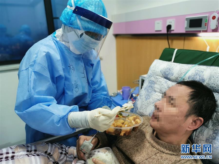 （一線抗疫群英譜&middot;圖文互動）（3）&ldquo;我們，撐得起！&rdquo;&mdash;&mdash;軍隊支援湖北醫(yī)療隊年輕醫(yī)務工作者的青春宣言