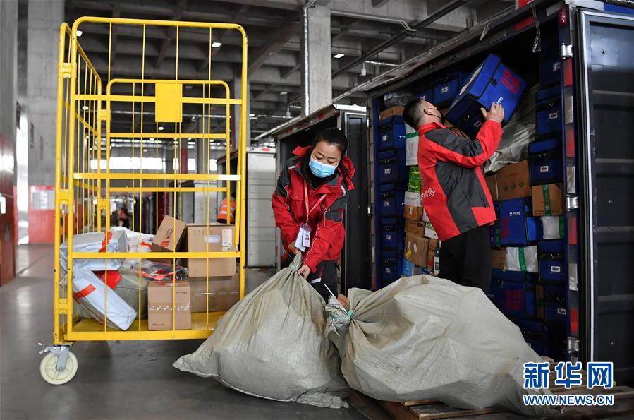 (新華全媒頭條·圖文互動(dòng))(11)暢通復(fù)工復(fù)產(chǎn)“生命線”——全國恢復(fù)正常交通運(yùn)輸秩序