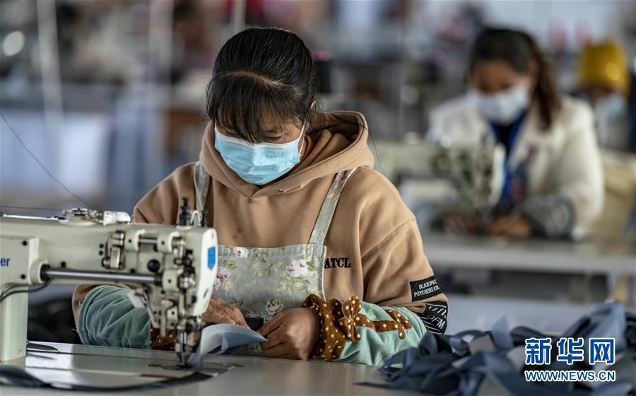 （在習近平新時代中國特色社會主義思想指引下&mdash;&mdash;新時代新作為新篇章&middot;習近平總書記關(guān)切事&middot;圖文互動）（1）戰(zhàn)&ldquo;疫&rdquo;要勁時，戰(zhàn)&ldquo;貧&rdquo;再加把勁！&mdash;&mdash;中央各部門助力脫貧攻堅很給力