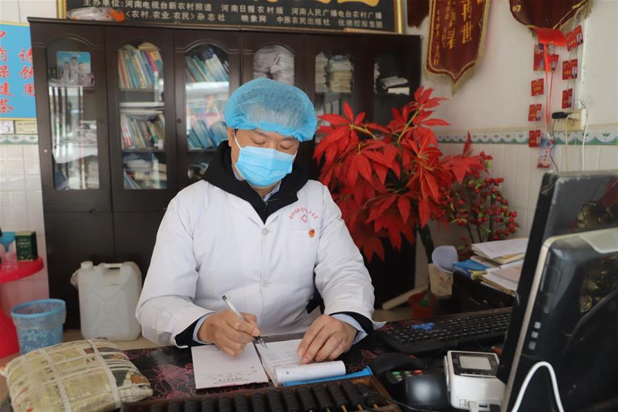 (聚焦疫情防控·圖文互動)(2)一位鄉(xiāng)村醫(yī)生和他的疫情排查“突擊隊”