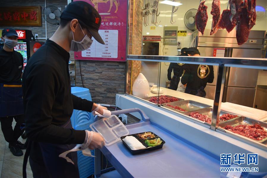 （聚焦復工復產(chǎn)&middot;圖文互動）（3）觸網(wǎng)接單、開發(fā)簡餐、直播賣貨&mdash;&mdash;餐企換招自救