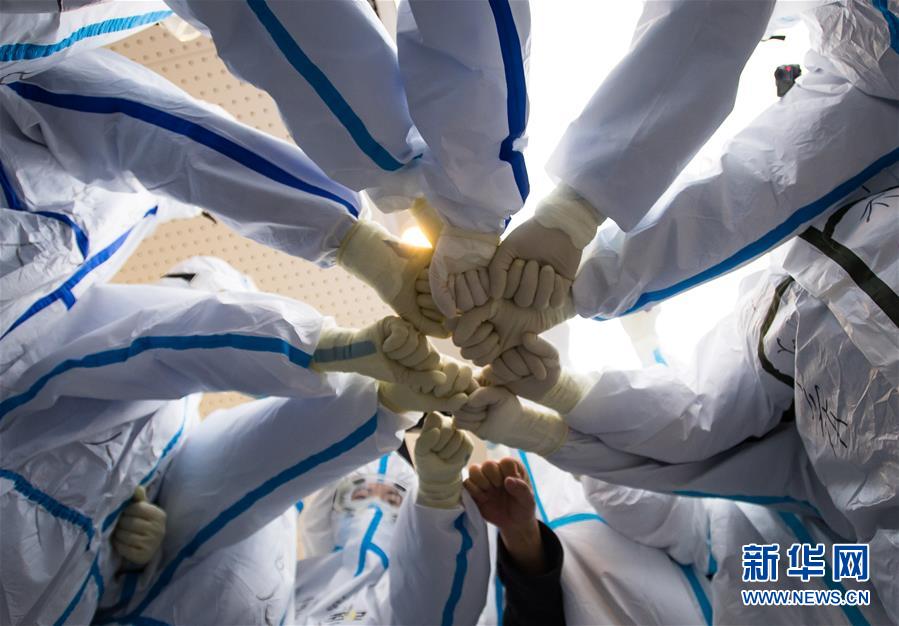 （新華全媒頭條&middot;在習(xí)近平新時(shí)代中國(guó)特色社會(huì)主義思想指引下&mdash;&mdash;新時(shí)代新作為新篇章&middot;圖文互動(dòng)）（2）同心戰(zhàn)&ldquo;疫&rdquo;彰顯人民至上&mdash;&mdash;各地各部門(mén)貫徹落實(shí)習(xí)近平總書(shū)記重要指示精神統(tǒng)籌推進(jìn)疫情防控和經(jīng)濟(jì)社會(huì)發(fā)展 