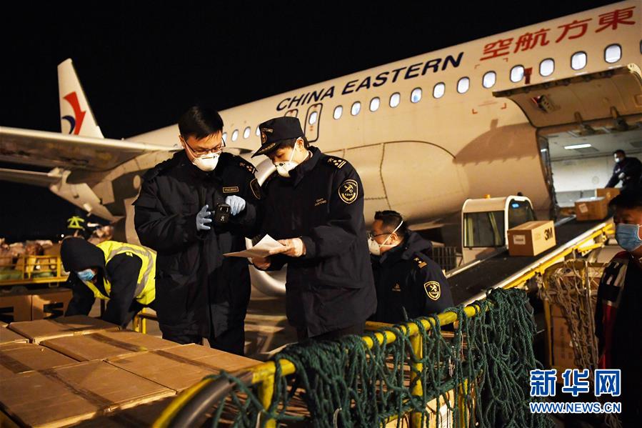 （新華全媒頭條&middot;在習(xí)近平新時(shí)代中國(guó)特色社會(huì)主義思想指引下&mdash;&mdash;新時(shí)代新作為新篇章&middot;圖文互動(dòng)）（11）同心戰(zhàn)&ldquo;疫&rdquo;彰顯人民至上&mdash;&mdash;各地各部門(mén)貫徹落實(shí)習(xí)近平總書(shū)記重要指示精神統(tǒng)籌推進(jìn)疫情防控和經(jīng)濟(jì)社會(huì)發(fā)展 