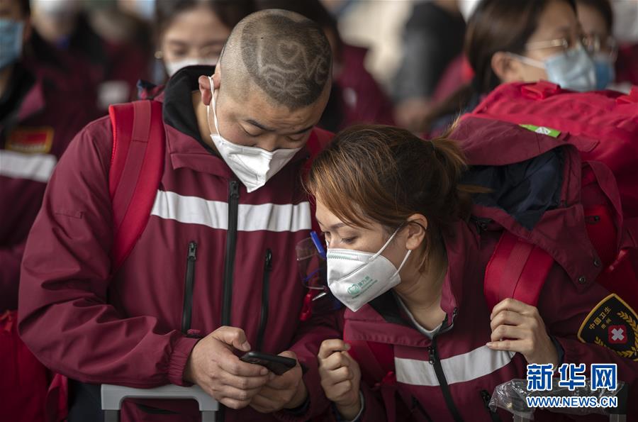 （新華全媒頭條&middot;圖文互動(dòng)）（9）最美逆行者，武漢永遠(yuǎn)記得你！&mdash;&mdash;首批援鄂醫(yī)療隊(duì)返程紀(jì)實(shí)