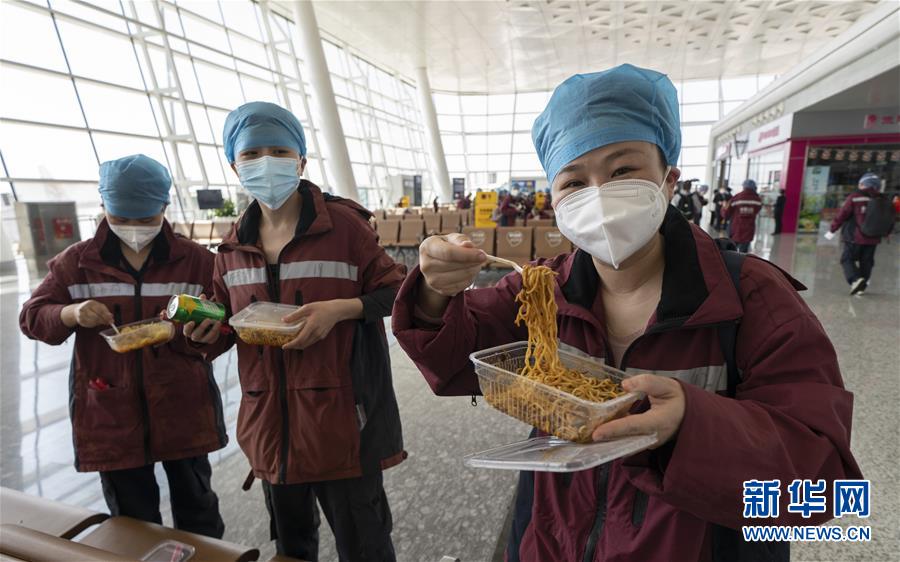 （新華全媒頭條&middot;圖文互動(dòng)）（13）最美逆行者，武漢永遠(yuǎn)記得你！&mdash;&mdash;首批援鄂醫(yī)療隊(duì)返程紀(jì)實(shí)