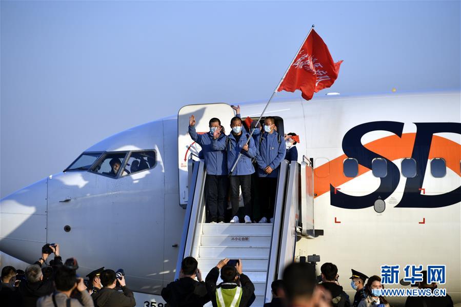 （新華全媒頭條&middot;圖文互動(dòng)）（16）最美逆行者，武漢永遠(yuǎn)記得你！&mdash;&mdash;首批援鄂醫(yī)療隊(duì)返程紀(jì)實(shí)