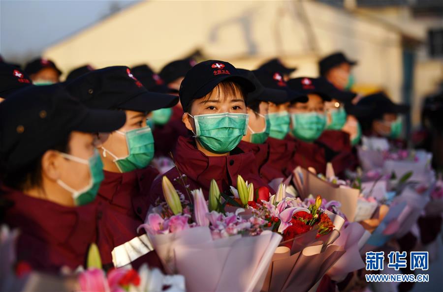 （新華全媒頭條&middot;圖文互動(dòng)）（17）最美逆行者，武漢永遠(yuǎn)記得你！&mdash;&mdash;首批援鄂醫(yī)療隊(duì)返程紀(jì)實(shí)