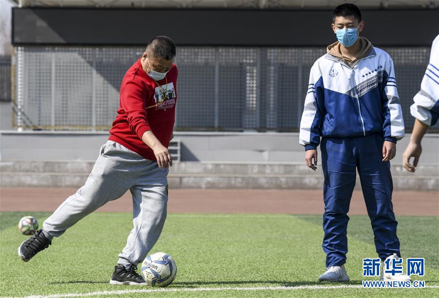 （圖文互動(dòng)）（4）&ldquo;早&rdquo;安同學(xué)，&ldquo;早&rdquo;安老師！&mdash;&mdash;新疆初高中畢業(yè)班復(fù)課一周回訪見(jiàn)聞