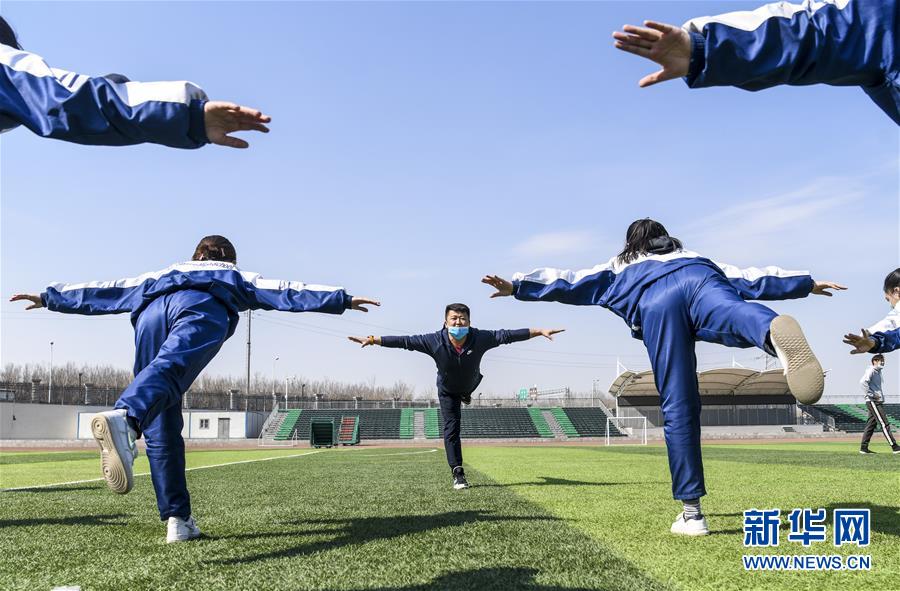 （圖文互動(dòng)）（8）&ldquo;早&rdquo;安同學(xué)，&ldquo;早&rdquo;安老師！&mdash;&mdash;新疆初高中畢業(yè)班復(fù)課一周回訪見(jiàn)聞