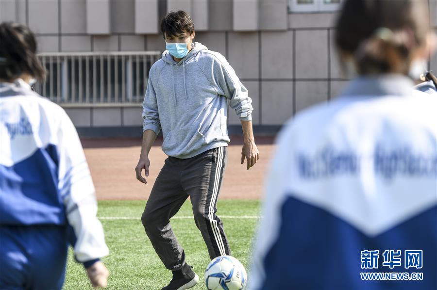 （圖文互動(dòng)）（1）&ldquo;早&rdquo;安同學(xué)，&ldquo;早&rdquo;安老師！&mdash;&mdash;新疆初高中畢業(yè)班復(fù)課一周回訪見(jiàn)聞