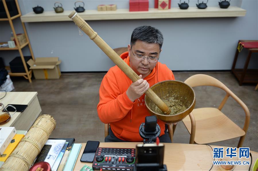 （中國(guó)經(jīng)濟(jì)新觀察&middot;圖文互動(dòng)）（2）&ldquo;云端&rdquo;上演新場(chǎng)景&mdash;&mdash;新型消費(fèi)激活發(fā)展新動(dòng)能