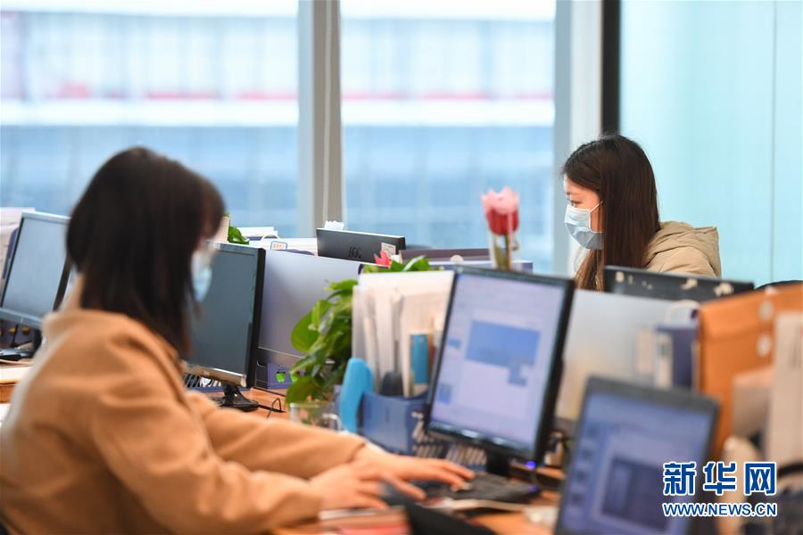 (在習(xí)近平新時代中國特色社會主義思想指引下——新時代新作為新篇章·習(xí)近平總書記關(guān)切事·圖文互動)(6)穩(wěn)住千家萬戶的“飯碗”——各地積極穩(wěn)就業(yè)化解疫情影響