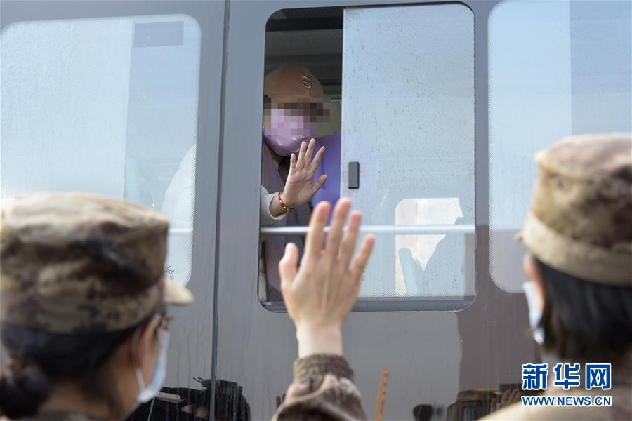 （新華全媒頭條&middot;圖文互動）（10）和時間拼速度 與死神搶生命&mdash;&mdash;火神山醫(yī)院重癥醫(yī)學一科里的&ldquo;生死戰(zhàn)&rdquo; 