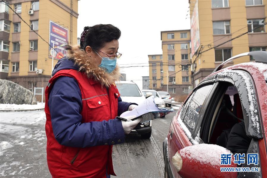 （習(xí)近平致敬的戰(zhàn)&ldquo;疫&rdquo;英雄&middot;社區(qū)工作者篇&middot;圖文互動(dòng)）（1）他們，堅(jiān)守一線戰(zhàn)風(fēng)雨