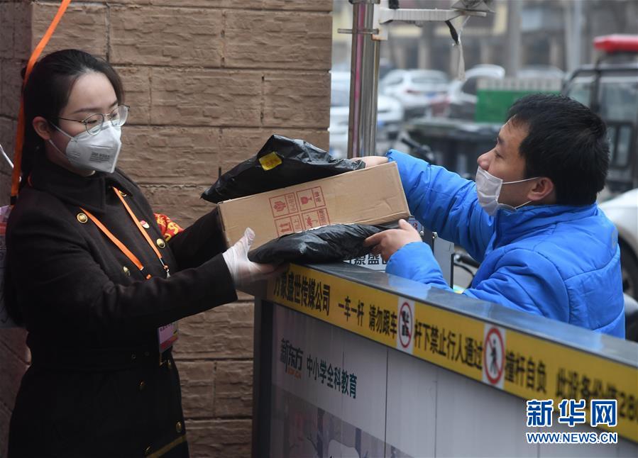 （習(xí)近平致敬的戰(zhàn)&ldquo;疫&rdquo;英雄&middot;社區(qū)工作者篇&middot;圖文互動(dòng)）（3）他們，堅(jiān)守一線戰(zhàn)風(fēng)雨