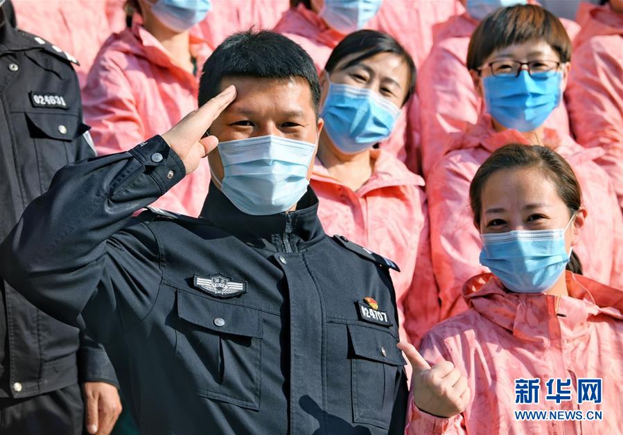 （習(xí)近平致敬的戰(zhàn)&ldquo;疫&rdquo;英雄&middot;公安干警篇&middot;圖文互動(dòng)）（1）他們，抗疫一線鑄警魂